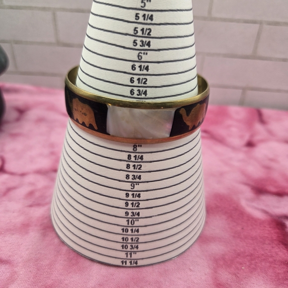 838.  Vintage Brass And Mother Of Pearl Inlay Elephant Bangle - Picture 4 of 4